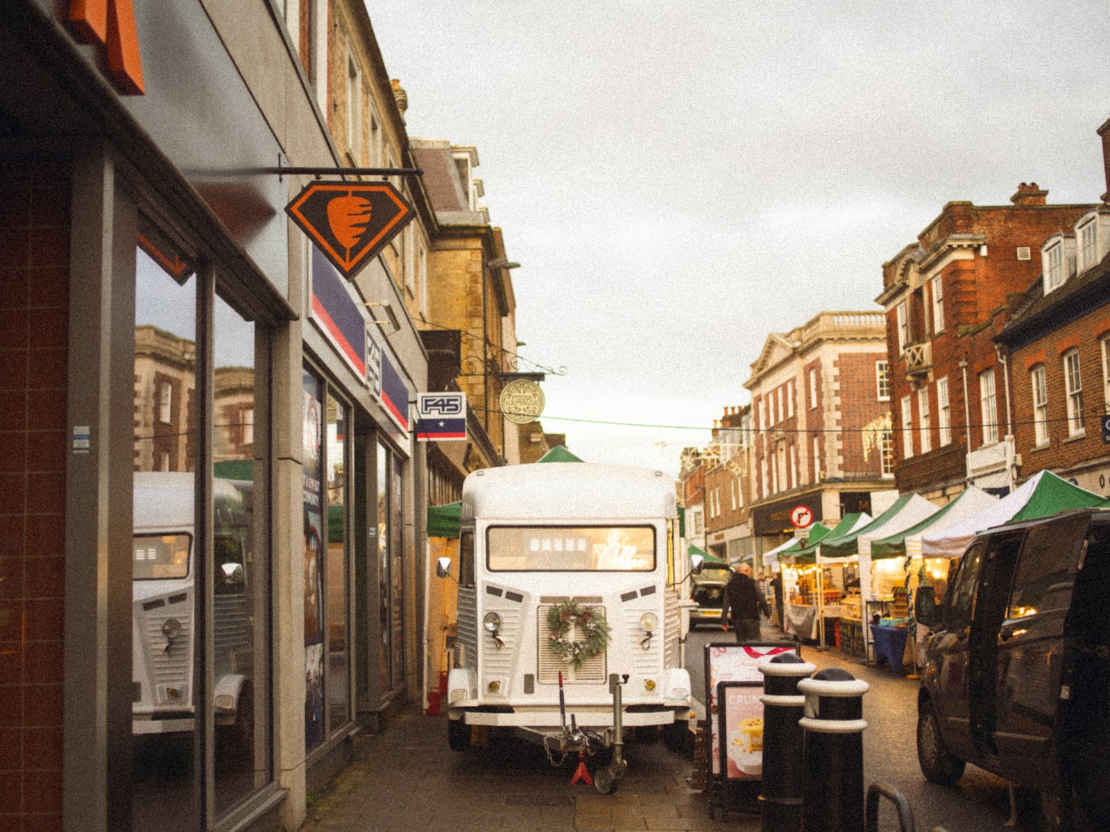 Market scene from Unsplash